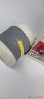 Těsnící pás k hydroizolačním nátěrům