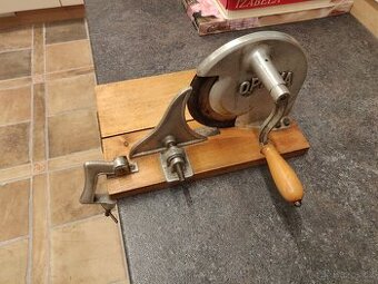 Ruční řezačka na chleba