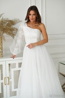 Nádherné svatební šaty na jedno rameno velikost 34.