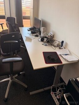 Kancelářský stůl