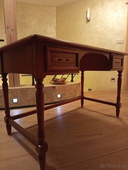 Starožitný psací stůl