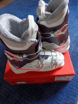 Dívčí lyžáky Nordica 250