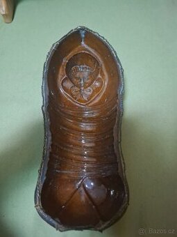 Starožitná hliněná pletená forma miminko