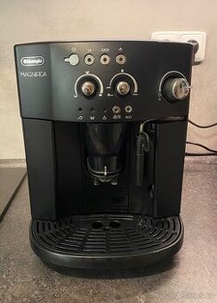 Automatický kávovar Delonghi Magnifica, funkční, levně.