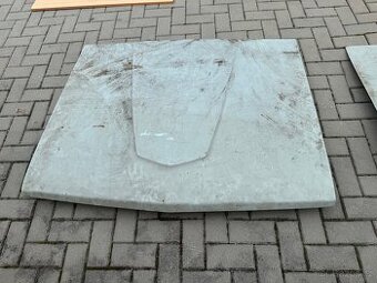 Volha Gaz 24 , přední kapota- zadní víko kufru