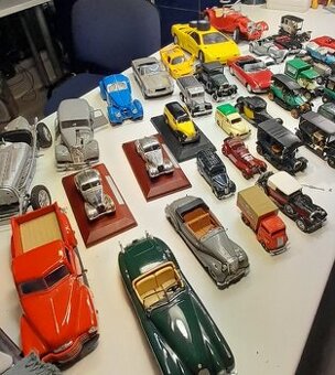 Modely aut MIX /kovové/ poškodené