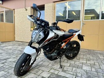 KTM Duke 125 – rok 2017 – 30 492 km – cena 70 000 Kč