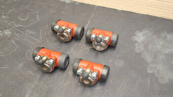 Škoda Popular, Tudor, .... sada brzdových válečků po repasi.