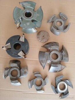 Prodám frézy na dřevo a příslušenství k horní frézce