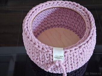 Ručně háčkovaný košík