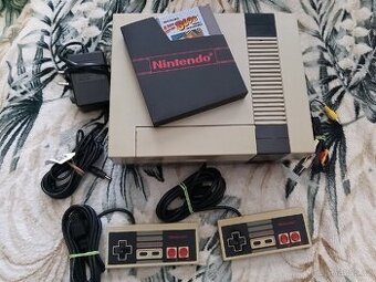Nintendo NES + Hra