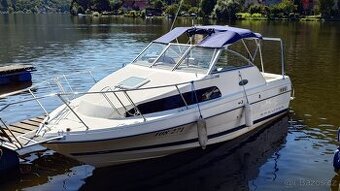 Motorová kajutová lod Bayliner 2252 r.v 2002