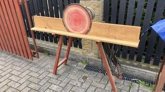 Čelní bruska na dřevo.