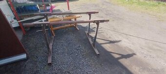 Stojanové rozebíratelné podpěry na stůl nebo stavbu