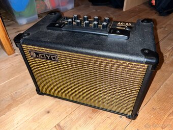 Kombo k akustické kytaře Joyo AC-20 + mikrofon