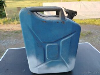 Starý plechový kanystr 20l , 1989