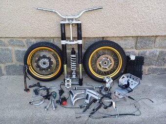 KTM LC4 690 SM - MOTARDOVÁ KOLA