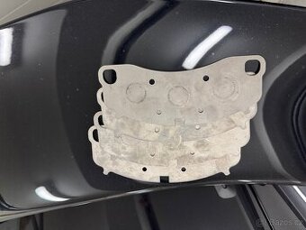 Porsche titanové podložky pod brzdové destičky