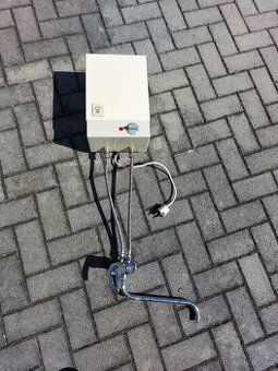 ohřívač vody 5 lt s baterií
