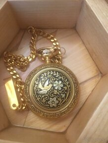 Pozlátené vreckové hodinky Quartz so škatuľkou