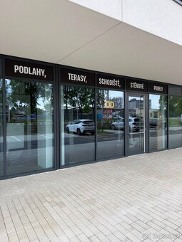 OBSLUHA VZORKOVÉ PRODEJNY PRO PODLAHY A TERASY