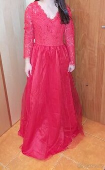 Luxusní červené krajkové šaty S