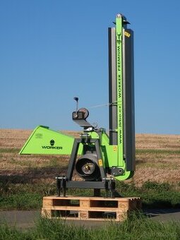 Štěpkovač špalíkovač za traktor do120mm s dopravníkem