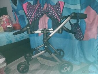 Kočárek pro 2 panenky