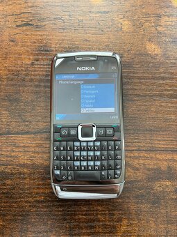 Nokia E71 - jednoduchý retro telefon