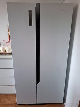 Americká lednice Hisense