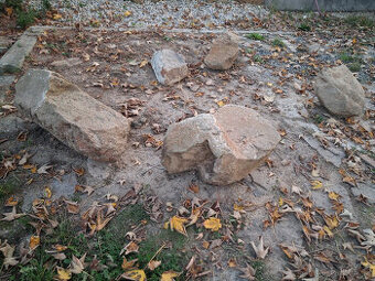 Prodám solitérní kameny do zahrady