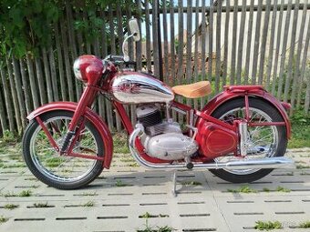 Jawa pérák 250