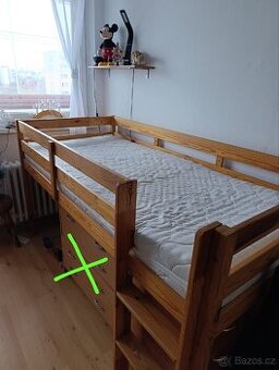 Prodám dětskou patrovou postel masív