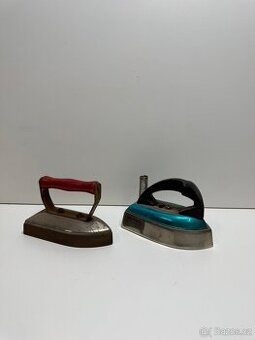 Sada 2 starožitných elektrických žehliček