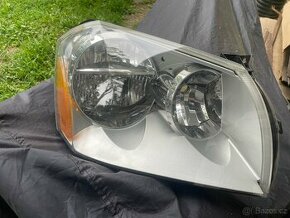 Dodge Magnum přední svetlo