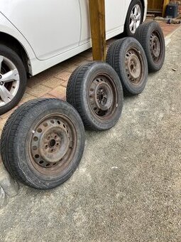 Sada 15"kol Toyota Prius3 (5x100)+poklice+20 matic