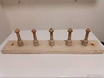 Retro dřevěný věšák na zeď