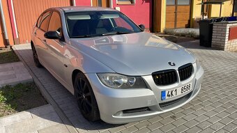 BMW e90 320i