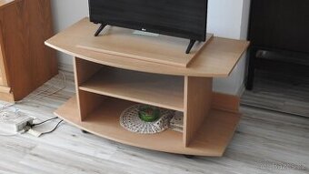TV stolek na kolečkách