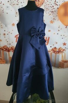 Elegantní dětské slavnostní šaty
