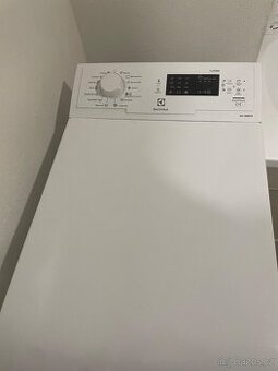 Pračka Electrolux s vrchním plněním