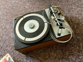 Gramofon TESLA