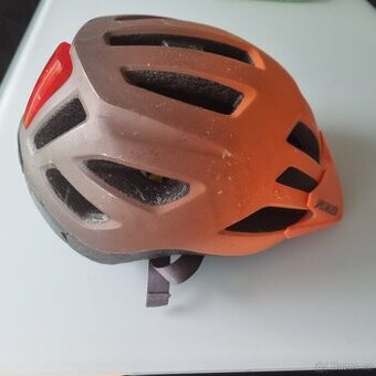 Cyklistická helma Specialized – Použitá, v dobrém stavu