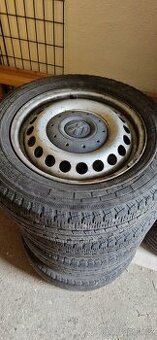 Vw t5,t6 plechové disky zimní pneu 205/55R16C pirelli