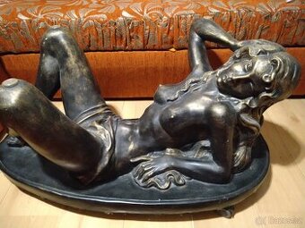 Neobvyklý konferenční stolek - 1