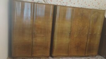 Staré retro skříně, noční stolky, zrcadlo se skříňkou