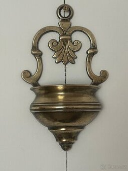 Mosazná nástěnná kropenka v klasicistním stylu