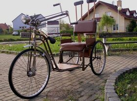 Invalidní tříkolka.