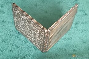 Starožitná stříbrná pudřenka