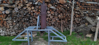 Prodám konzoly s tlumičem vyfuku za kabinou Liaz MTS